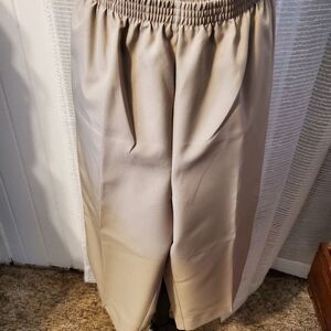 SARA MORGAN NWOT Sara Morgan khaki capri pants 👖 sz 16P